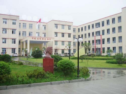 四川省经济管理学校学校主教学楼