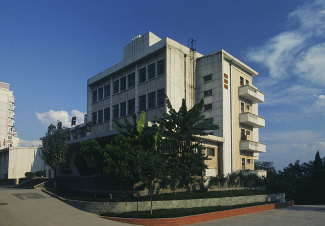 中国工程物理研究院职工工学院学校主教学楼