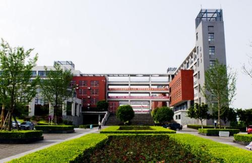 重庆电子工程职业学院学校主教学楼